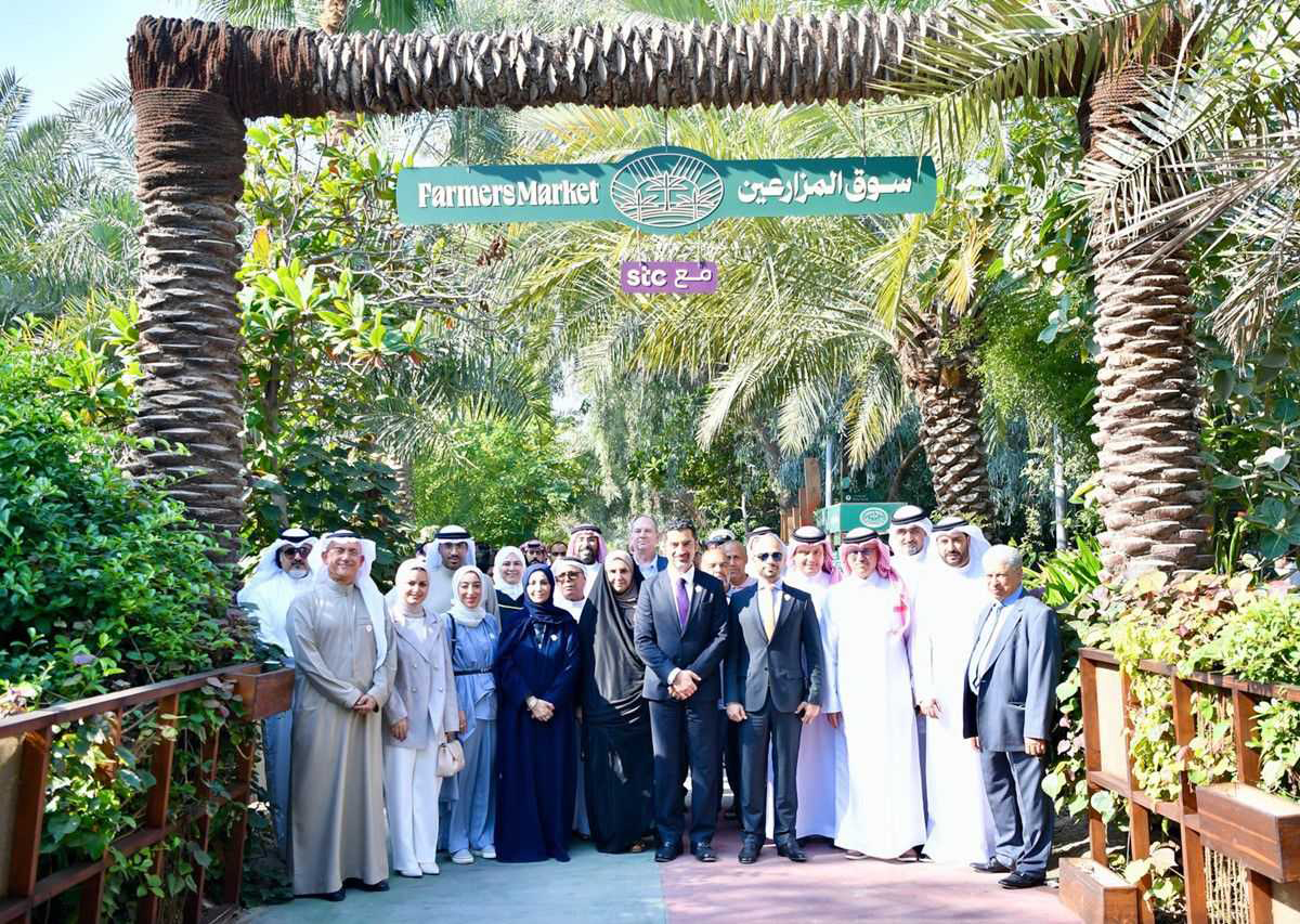 محافظ الشمالية يشيد بفعاليات سوق المزارعين الذي يعكس مدى الدعم للمزارعين المحليين لتعزيز الأمن الغذائي<